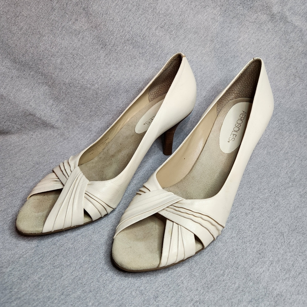 Aerosoles Ladies High Heel 3 Inch Beige Shoes Size US 9B